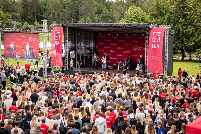 Bildet kan inneholde: mengde, publikum, offentlig arrangement, fritid, underholdning.