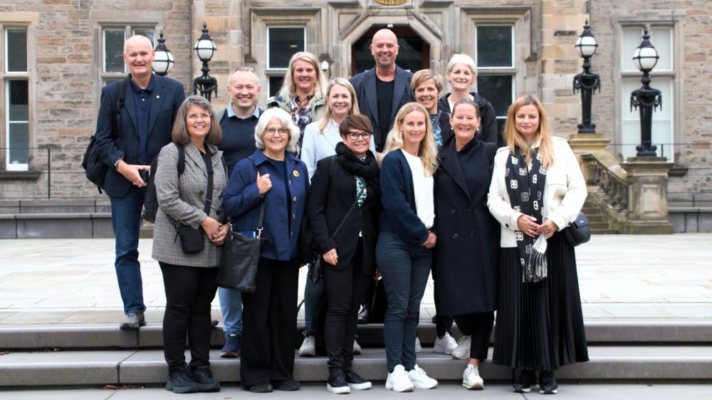 gruppebilde foran edinburgh futures institute