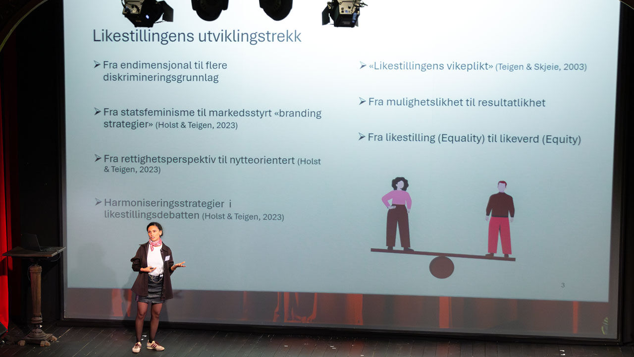 Rasha Abdallah på scenen under konferansen "Vi trenger deg"