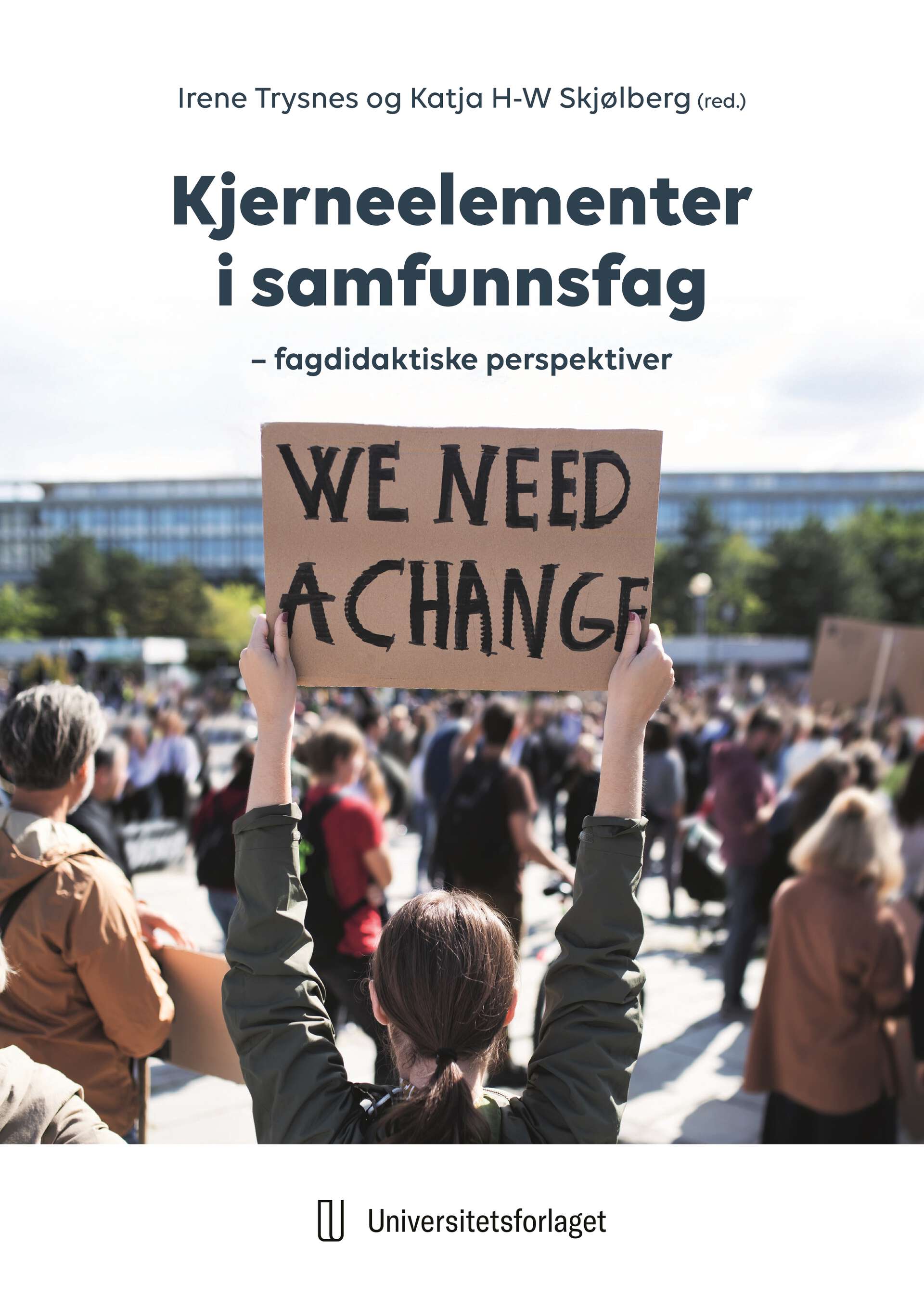 Bildet kan inneholde: mengde, protest, offentlig arrangement, banner, plakat.