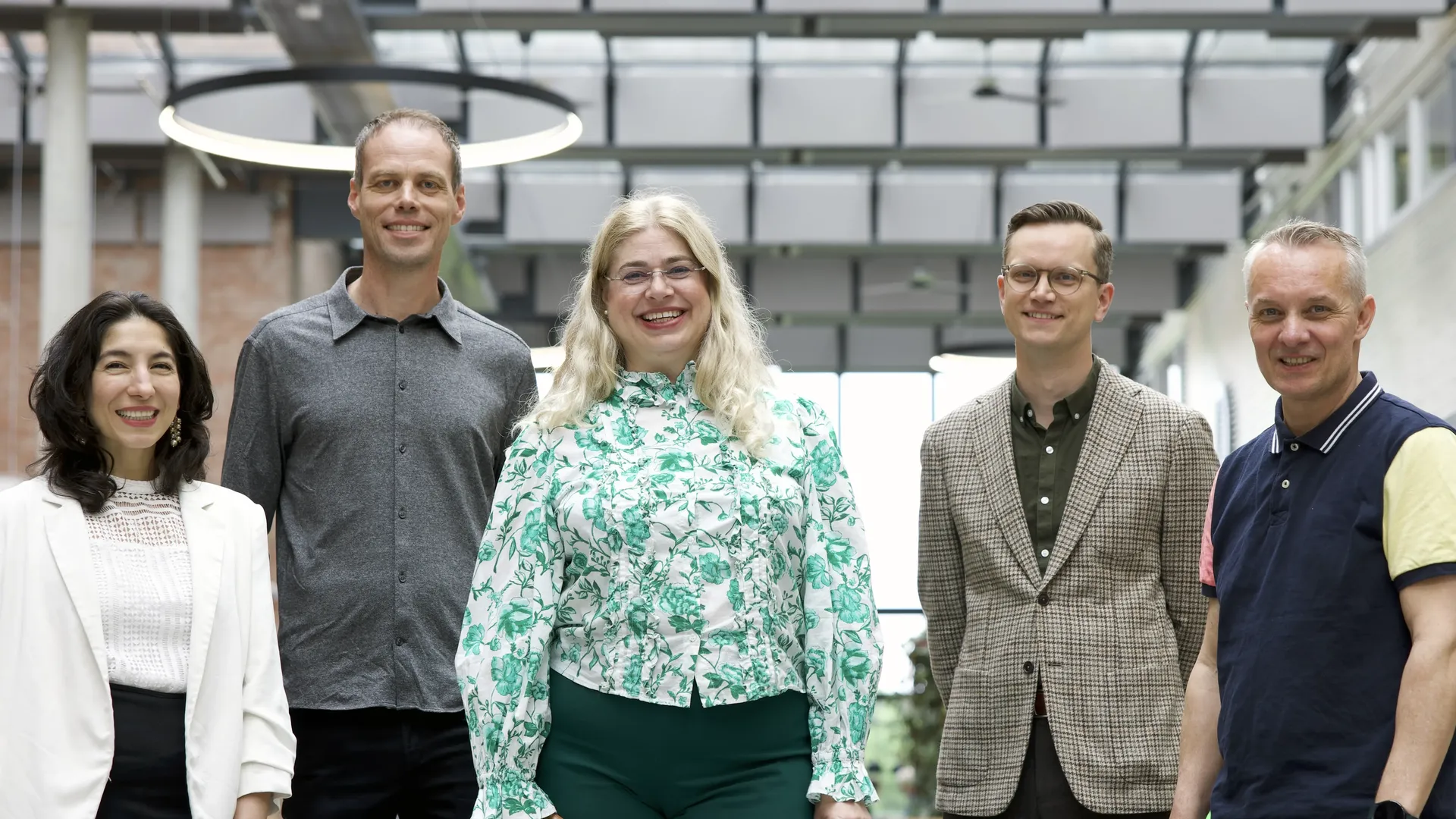 Gruppebilde av fem personer fra personal- og organisasjonsavdelingen