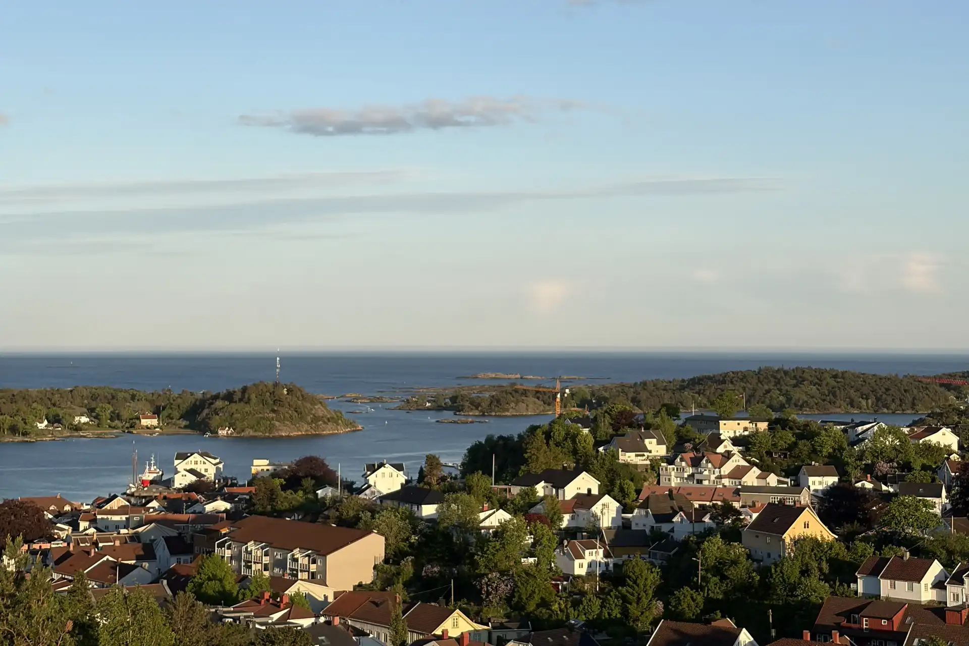 Bildet kan inneholde: kyst, kyst- og oseaniske landformer, sjø, øy, kysten.