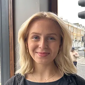 person ,hake ,kinn ,øyenbryn ,smil.