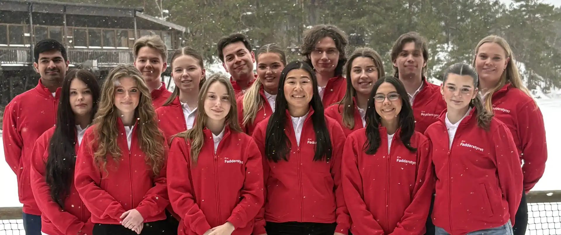 Gruppebilde av fadderstyrene i Kristiansand og Grimstad 2026 samlet