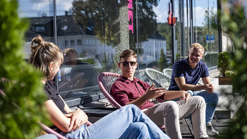 væpne ,sitter ,bein ,sko ,møbler.