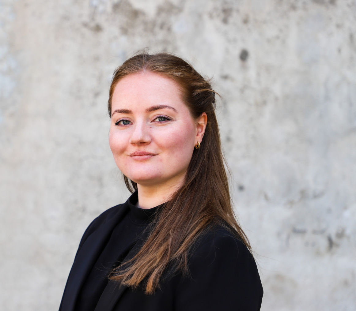 Bildet kan inneholde: person, hår, hake, kinn, øyenbryn.