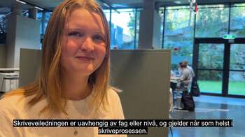 ansiktsuttrykk ,smil ,blond ,lagdelt hår ,lykke.