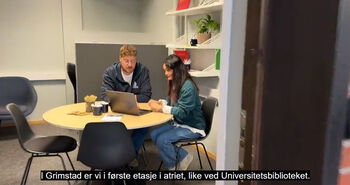 møbler ,bord ,elektronisk enhet ,interiørdesign ,stol.