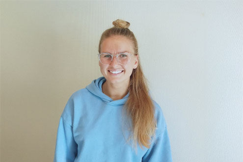 Bildet kan inneholde: briller, erme, briller, synspleie, skulder.