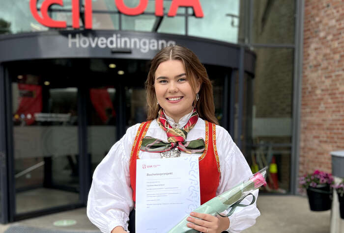 Bildet kan inneholde: smil, ansiktsuttrykk, lykke.