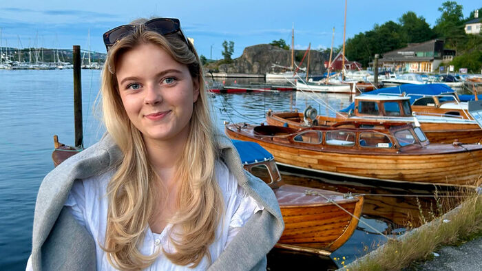 Bildet kan inneholde: smil, lykke, båt, ansiktsuttrykk, vannskuter.