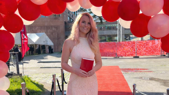 Bilde av Gry på masteravslutningen