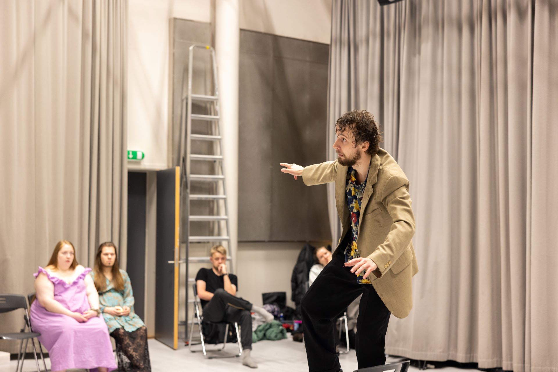 Bilde fra undervisning i samtidsteater i teatersal