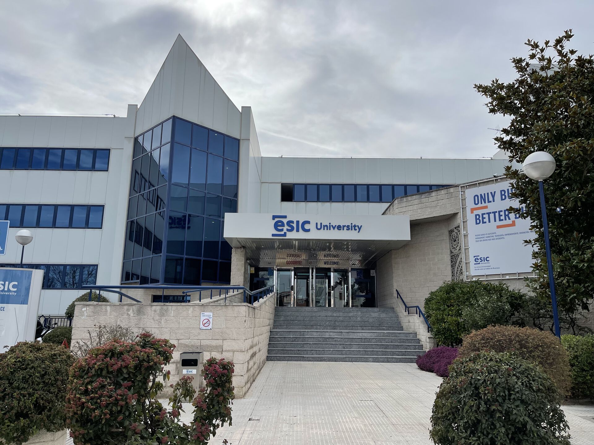 Bilde av hovedbygning campus Madrid