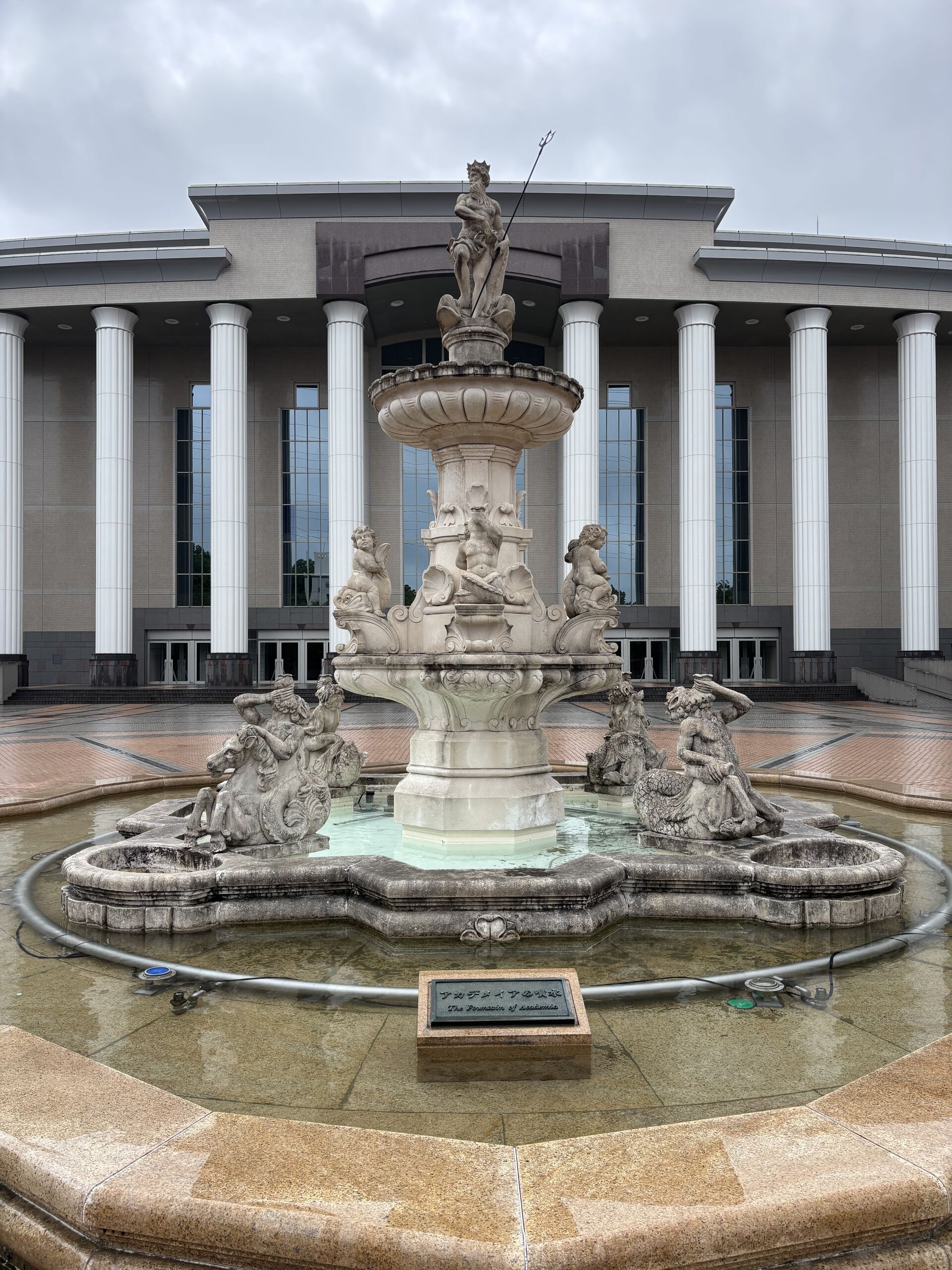 Bildet kan inneholde: monument, klassisk arkitektur.