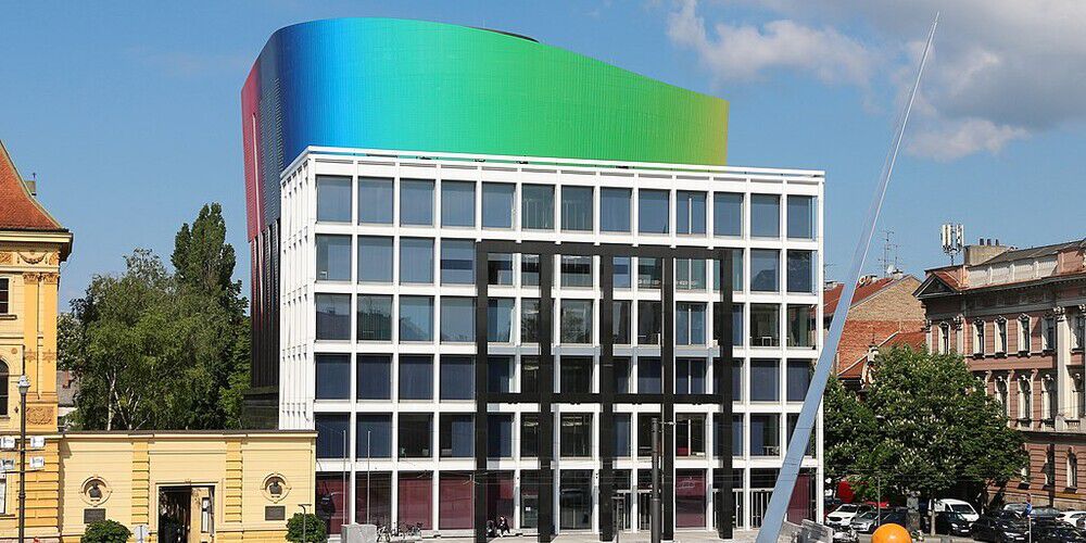 Bilde av universitetet og campus