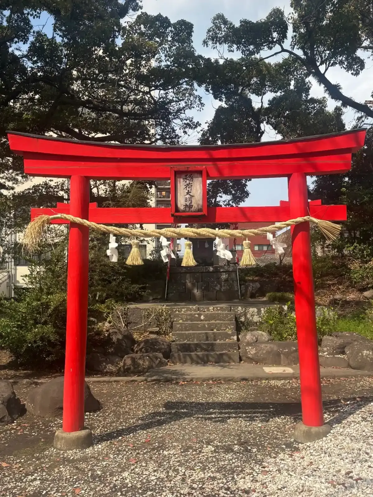 Bildet kan inneholde: torii, kinesisk arkitektur, shinto-helligdommen, japansk arkitektur, tempel.