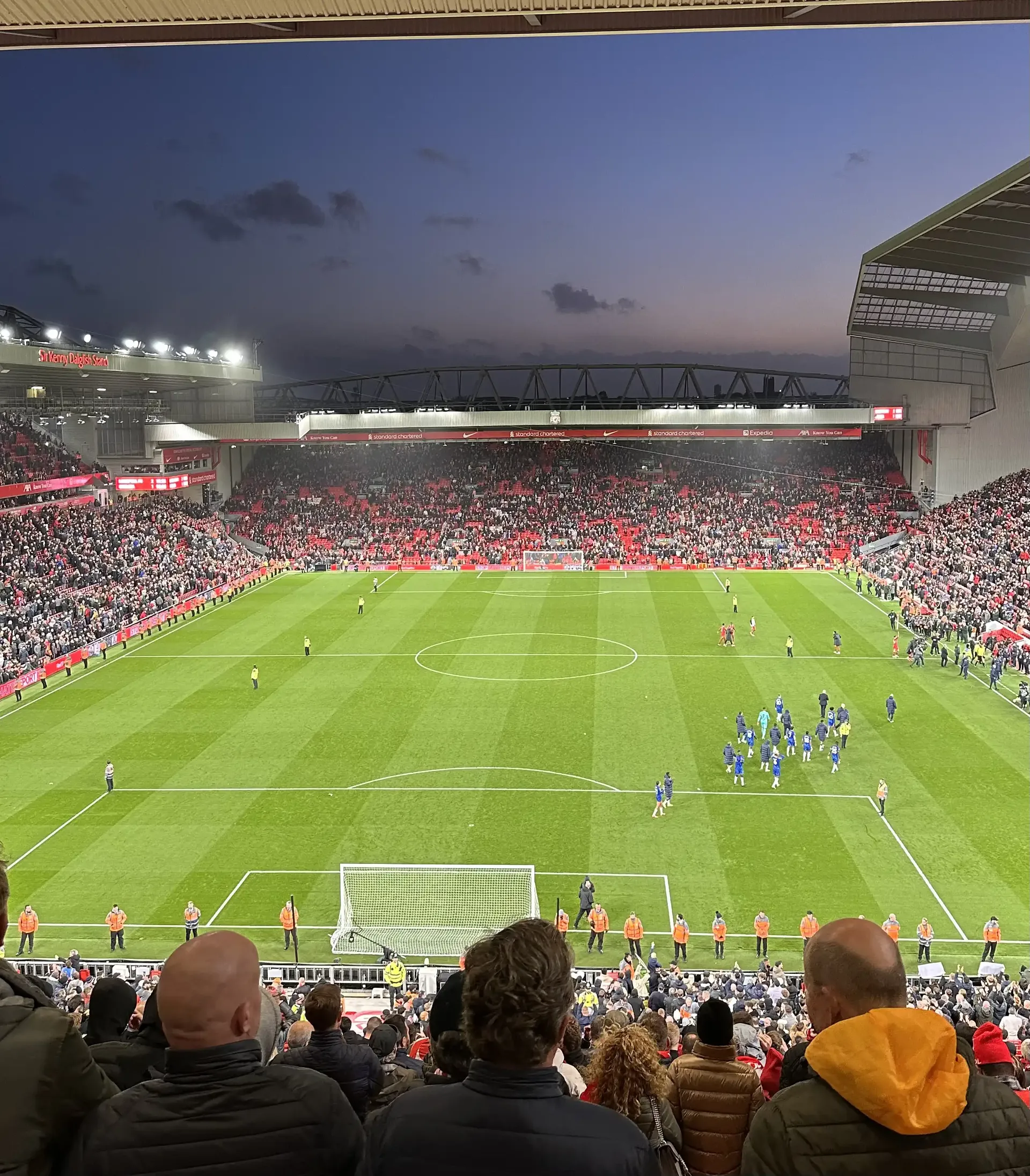 Bildet kan inneholde: sportslokale, stadion, mengde, fotball, fan.