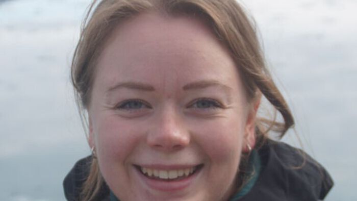 Bildet kan inneholde: person, hake, kinn, øyenbryn, lepper.