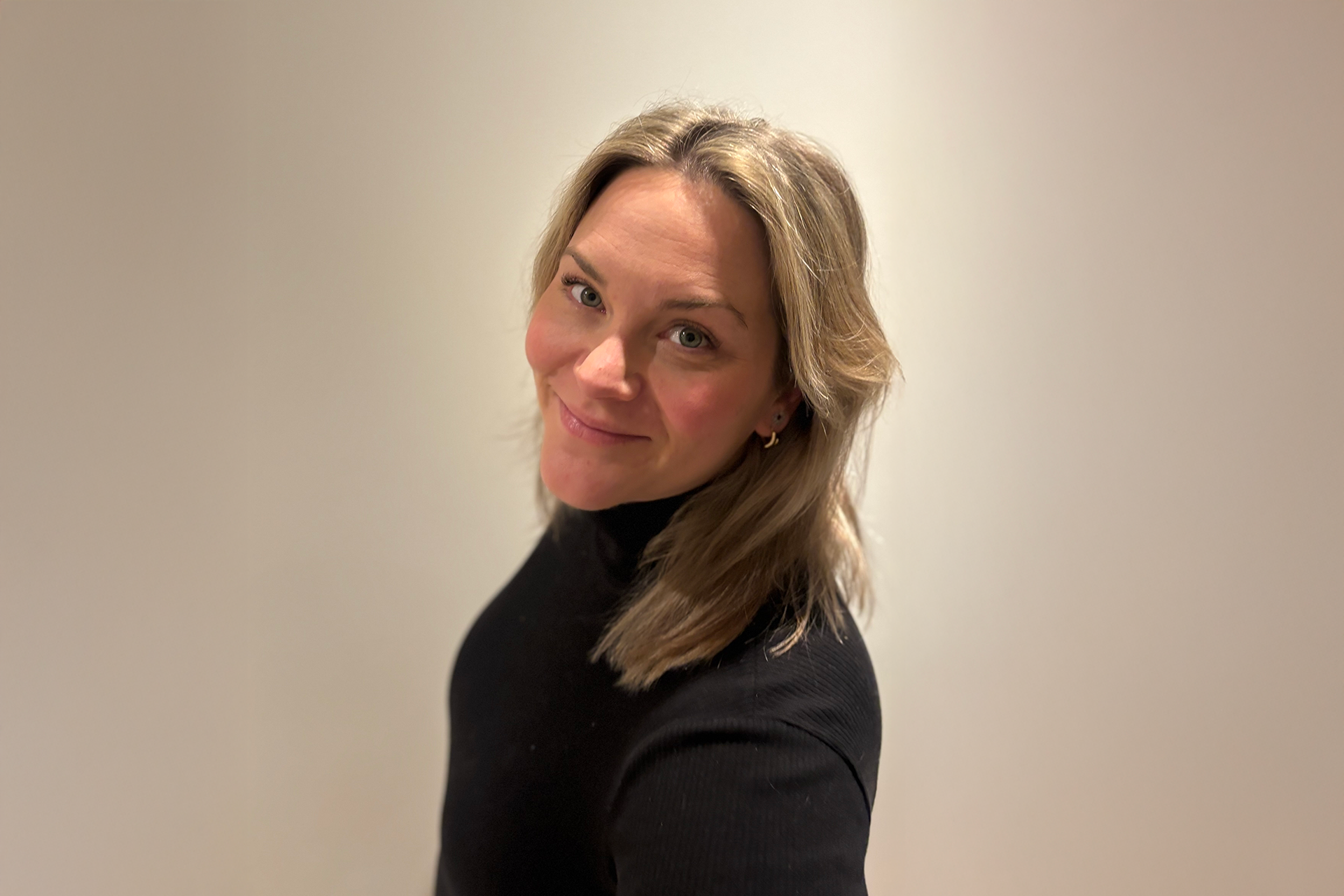 Helga Bragdø integrerer nye perspektiver i sitt lederarbeid ved sykehuset.