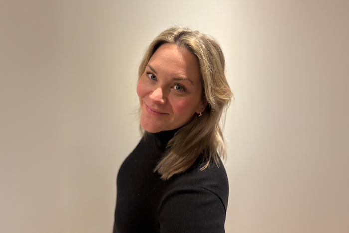 Helga Bragdø integrerer nye perspektiver i sitt lederarbeid ved sykehuset.