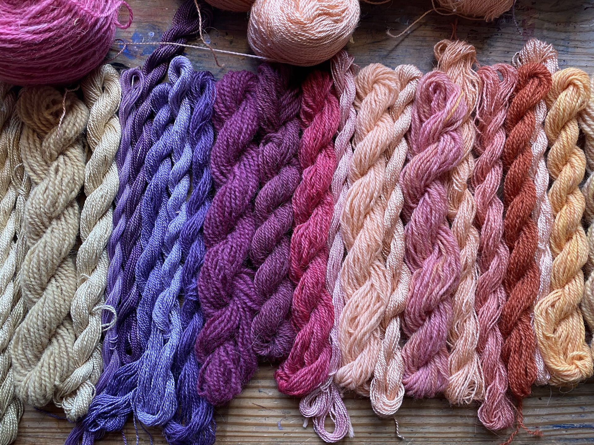 Bildet kan inneholde: lilla, tekstil, kreativ kunst, rosa, fiolett.